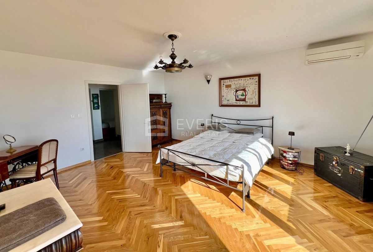 Opatija - Centar, Opatija, 200m2