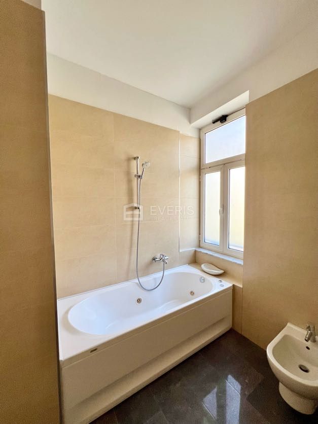 Opatija - Centar, Opatija, 200m2