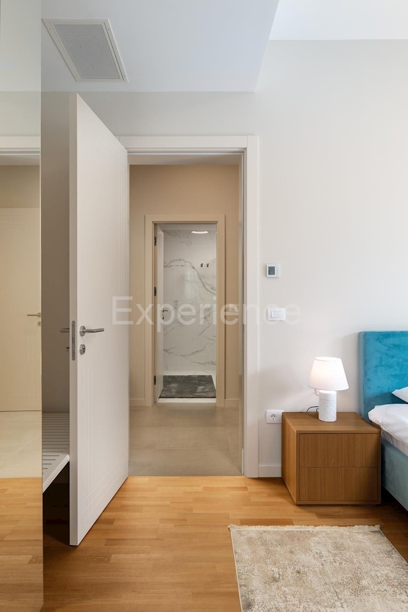 Nelle vicinanze di Parenzo - a circa 1.500 m dal mare, villa con piscina