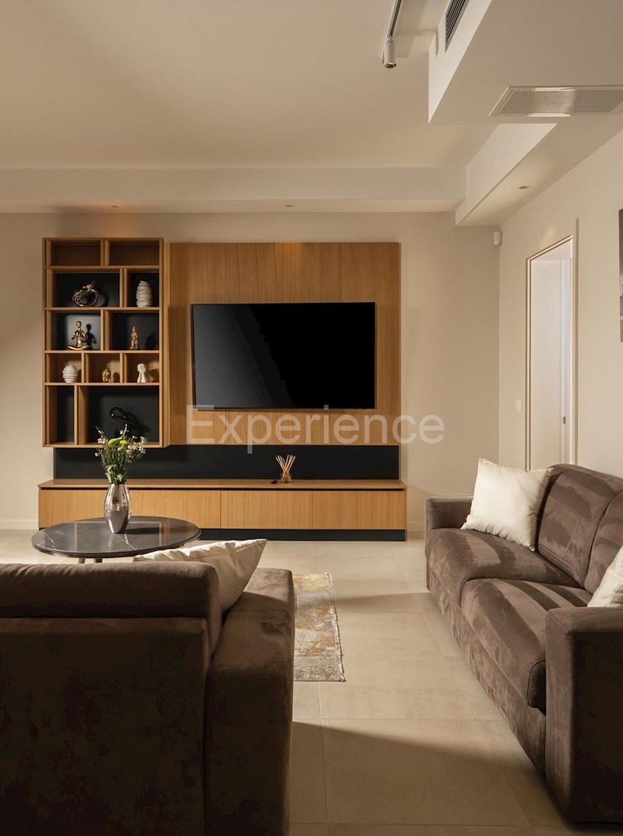 Nelle vicinanze di Parenzo - a circa 1.500 m dal mare, villa con piscina