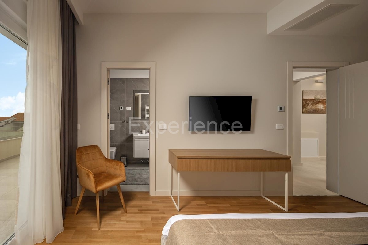 Nelle vicinanze di Parenzo - a circa 1.500 m dal mare, villa con piscina