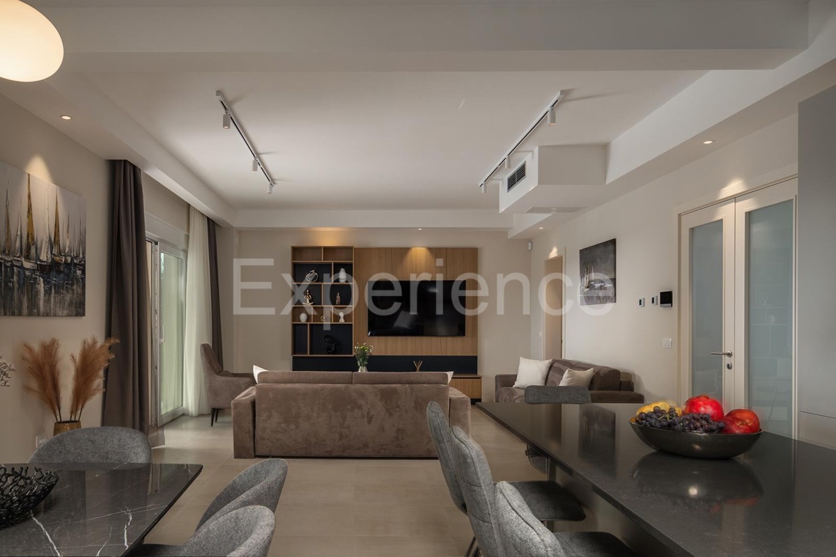 Nelle vicinanze di Parenzo - a circa 1.500 m dal mare, villa con piscina