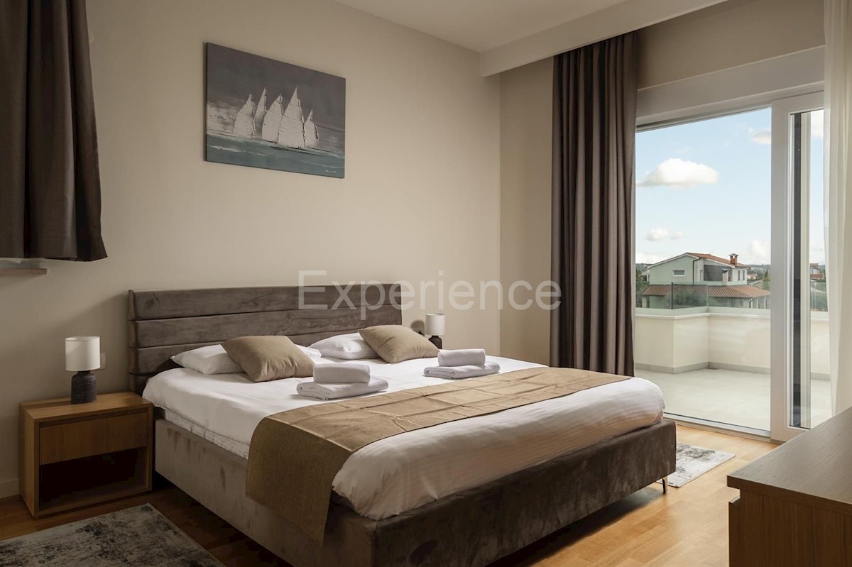 Nelle vicinanze di Parenzo - a circa 1.500 m dal mare, villa con piscina