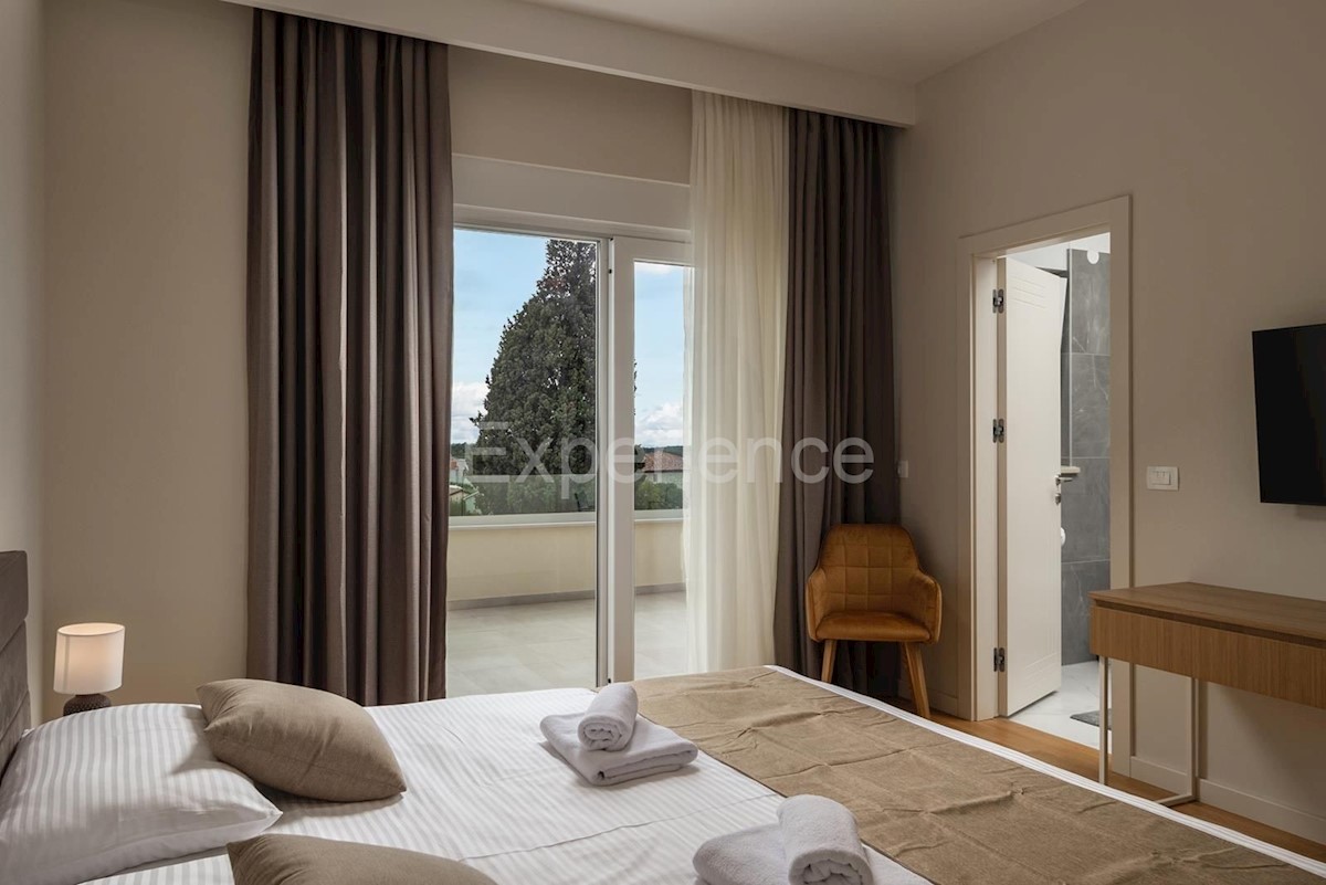 Nelle vicinanze di Parenzo - a circa 1.500 m dal mare, villa con piscina