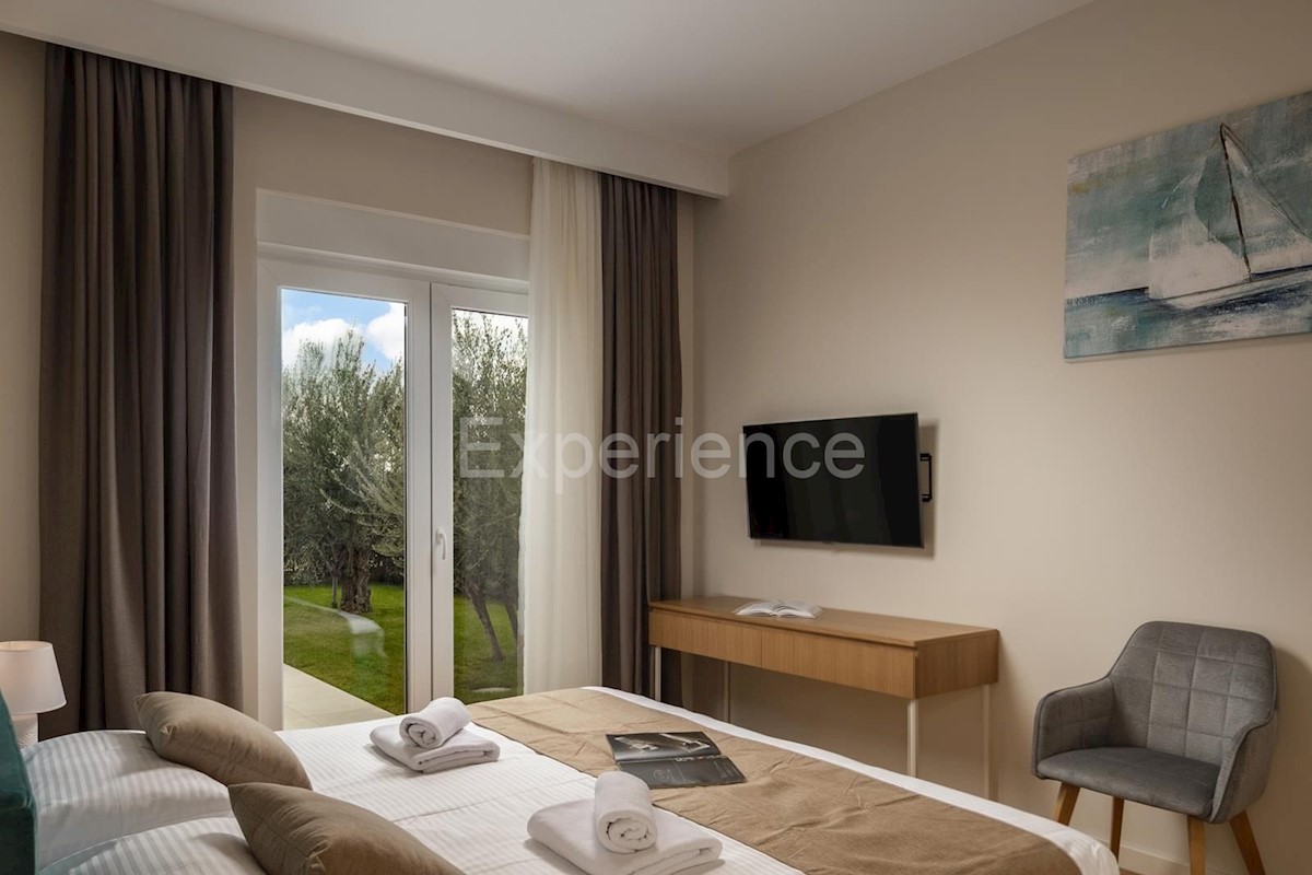 Nelle vicinanze di Parenzo - a circa 1.500 m dal mare, villa con piscina