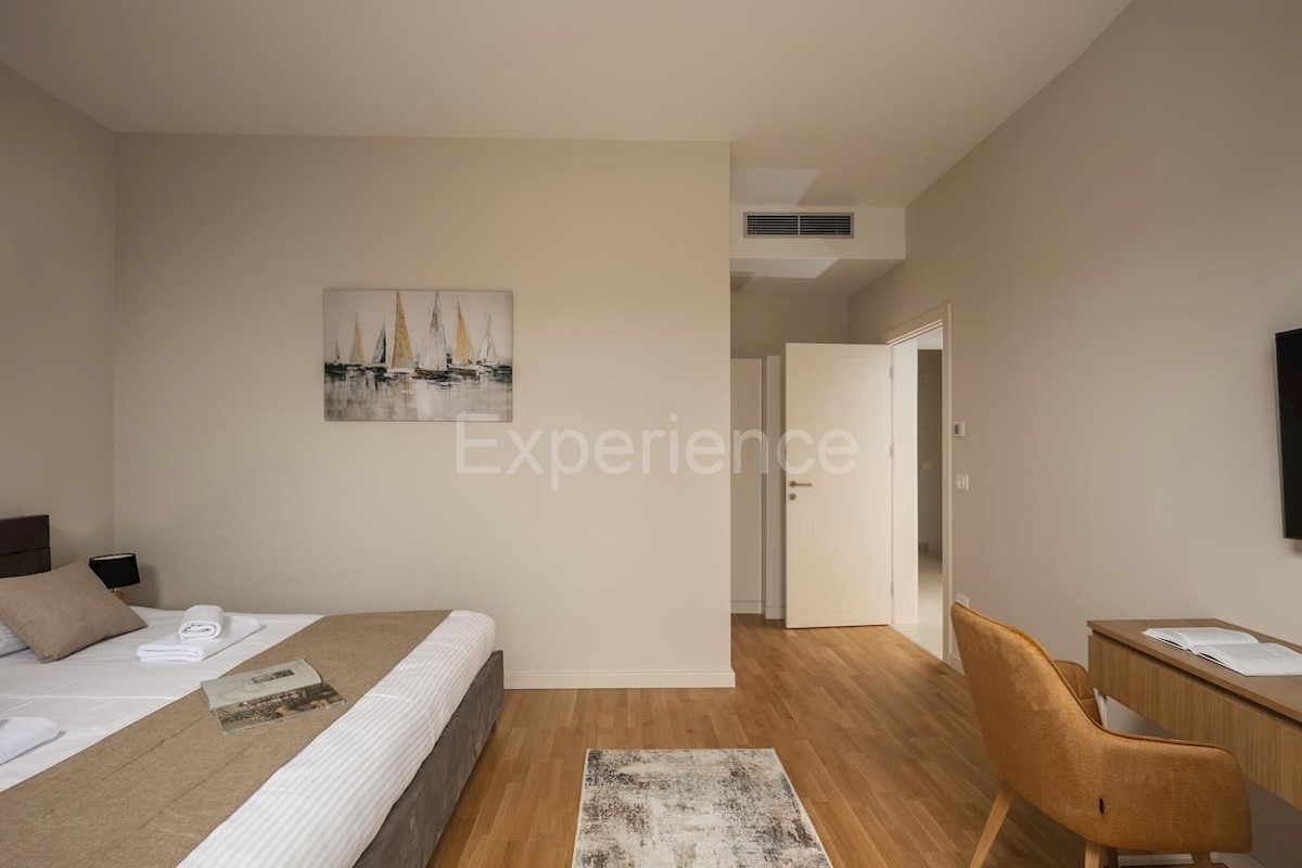 Nelle vicinanze di Parenzo - a circa 1.500 m dal mare, villa con piscina