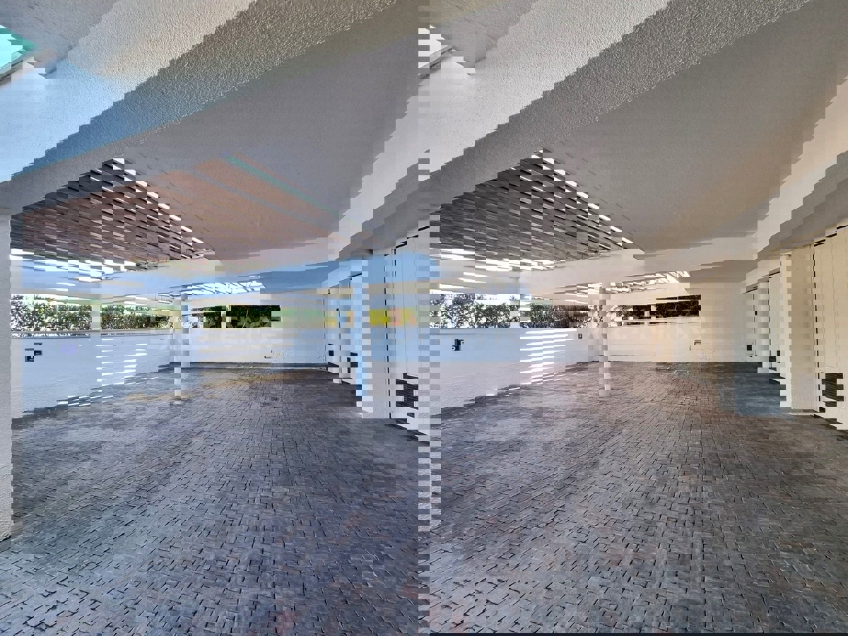 POSIZIONE ESCLUSIVA! Crveni Vrh - appartamento con spaziosa terrazza, VISTA MARE!