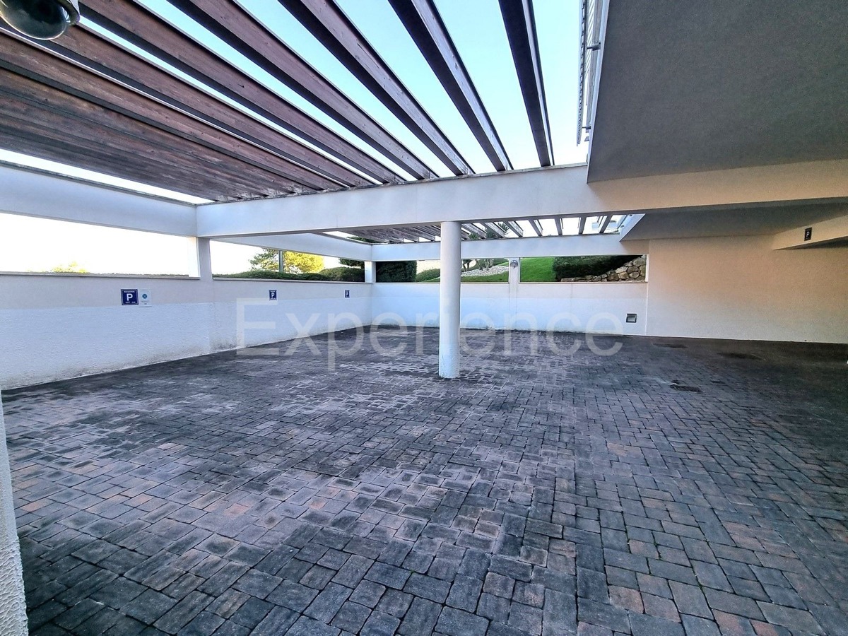 POSIZIONE ESCLUSIVA! Crveni vrh - appartamento con spaziosa terrazza, VISTA MARE!