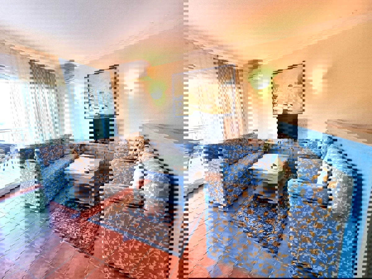 POSIZIONE ESCLUSIVA! Crveni vrh - appartamento con spaziosa terrazza, VISTA MARE!