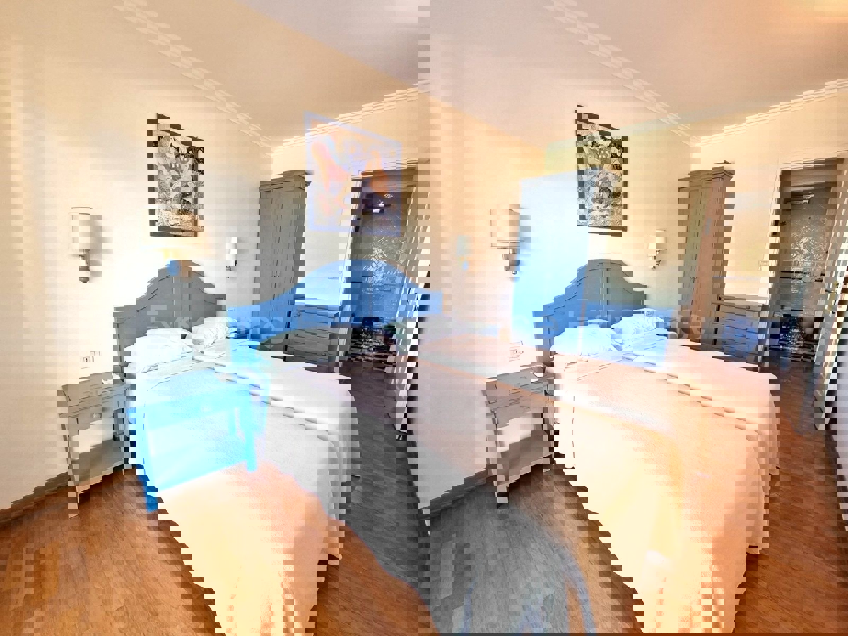 POSIZIONE ESCLUSIVA! Crveni vrh - appartamento con spaziosa terrazza, VISTA MARE!