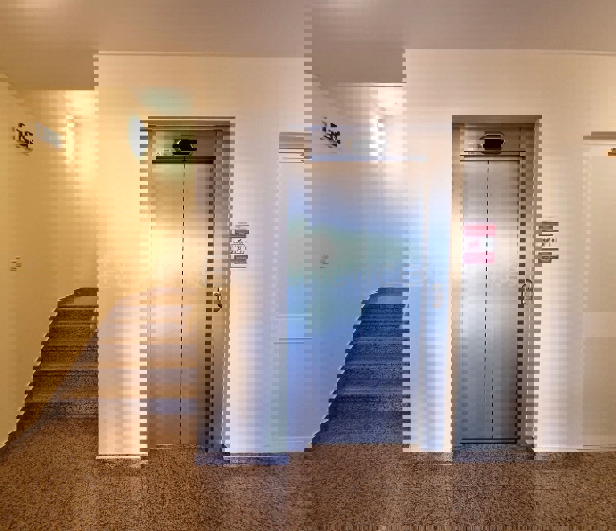 POSIZIONE ESCLUSIVA! Crveni vrh - appartamento con spaziosa terrazza, VISTA MARE!