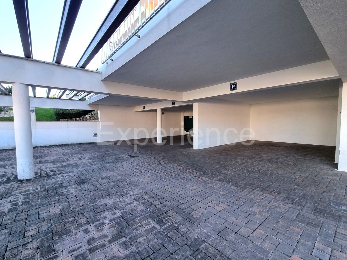 POSIZIONE ESCLUSIVA! Crveni vrh - appartamento con spaziosa terrazza, VISTA MARE!