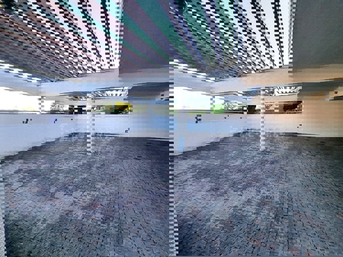 POSIZIONE ESCLUSIVA! Crveni vrh - appartamento con spaziosa terrazza, VISTA MARE!