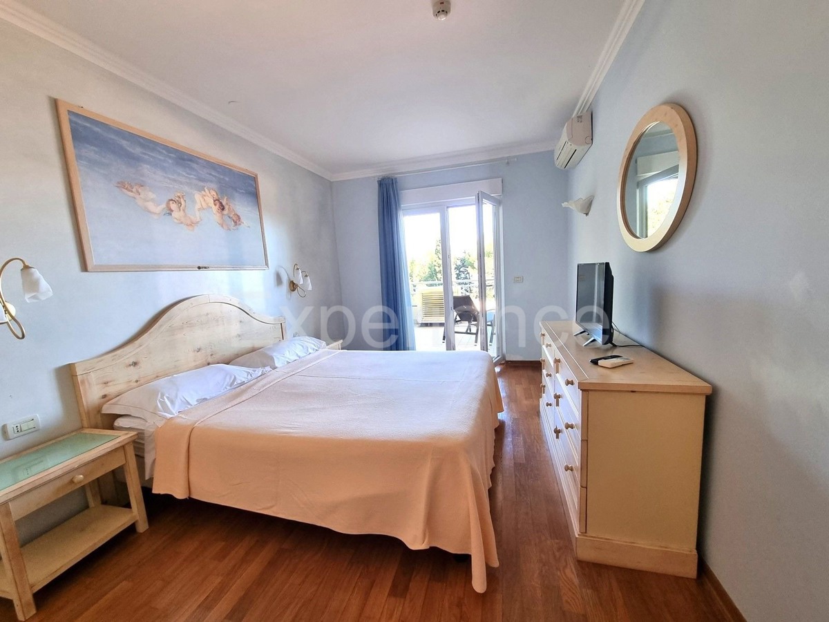 POSIZIONE ESCLUSIVA! Crveni vrh - appartamento con spaziosa terrazza, VISTA MARE!