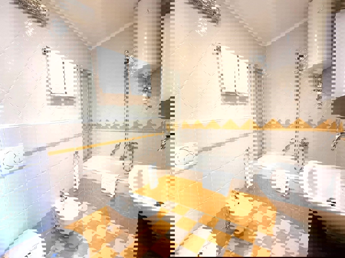 POSIZIONE ESCLUSIVA! Crveni vrh - appartamento con spaziosa terrazza, VISTA MARE!