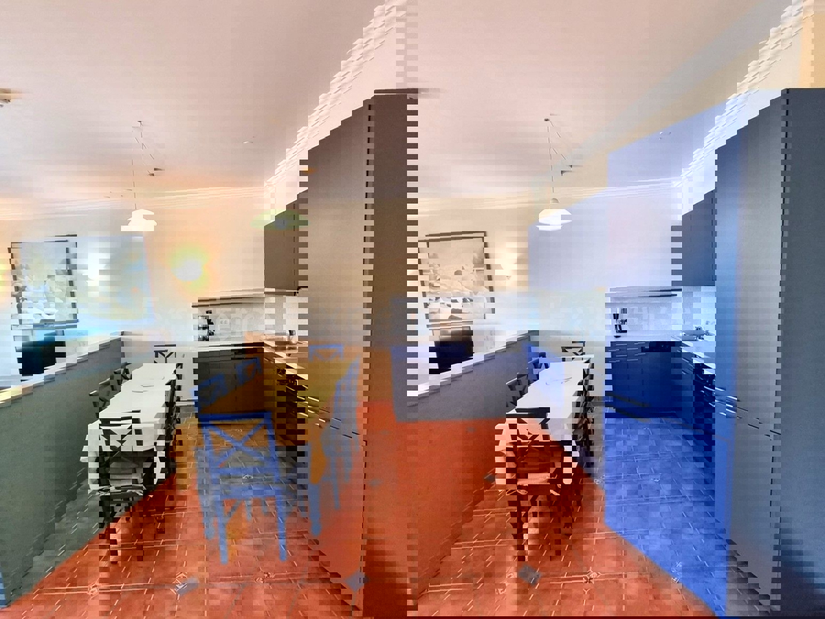 POSIZIONE ESCLUSIVA! Crveni vrh - appartamento con spaziosa terrazza, VISTA MARE!