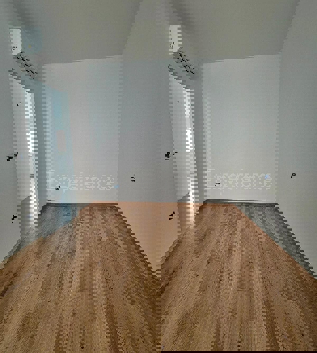 Quadrilocale al piano terra con giardino e 2 posti auto – Tar