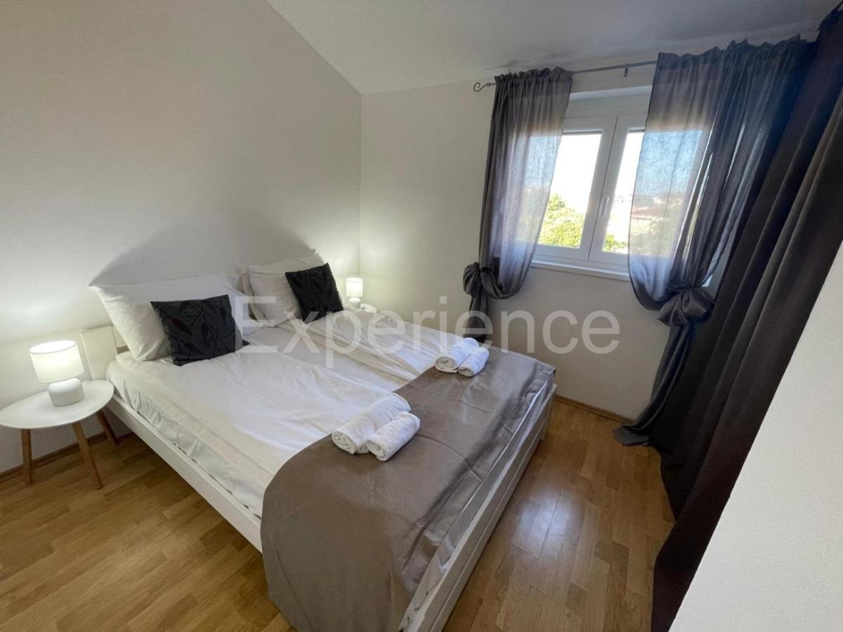 Parenzo - appartamento con 3 camere da letto, VISTA MARE!