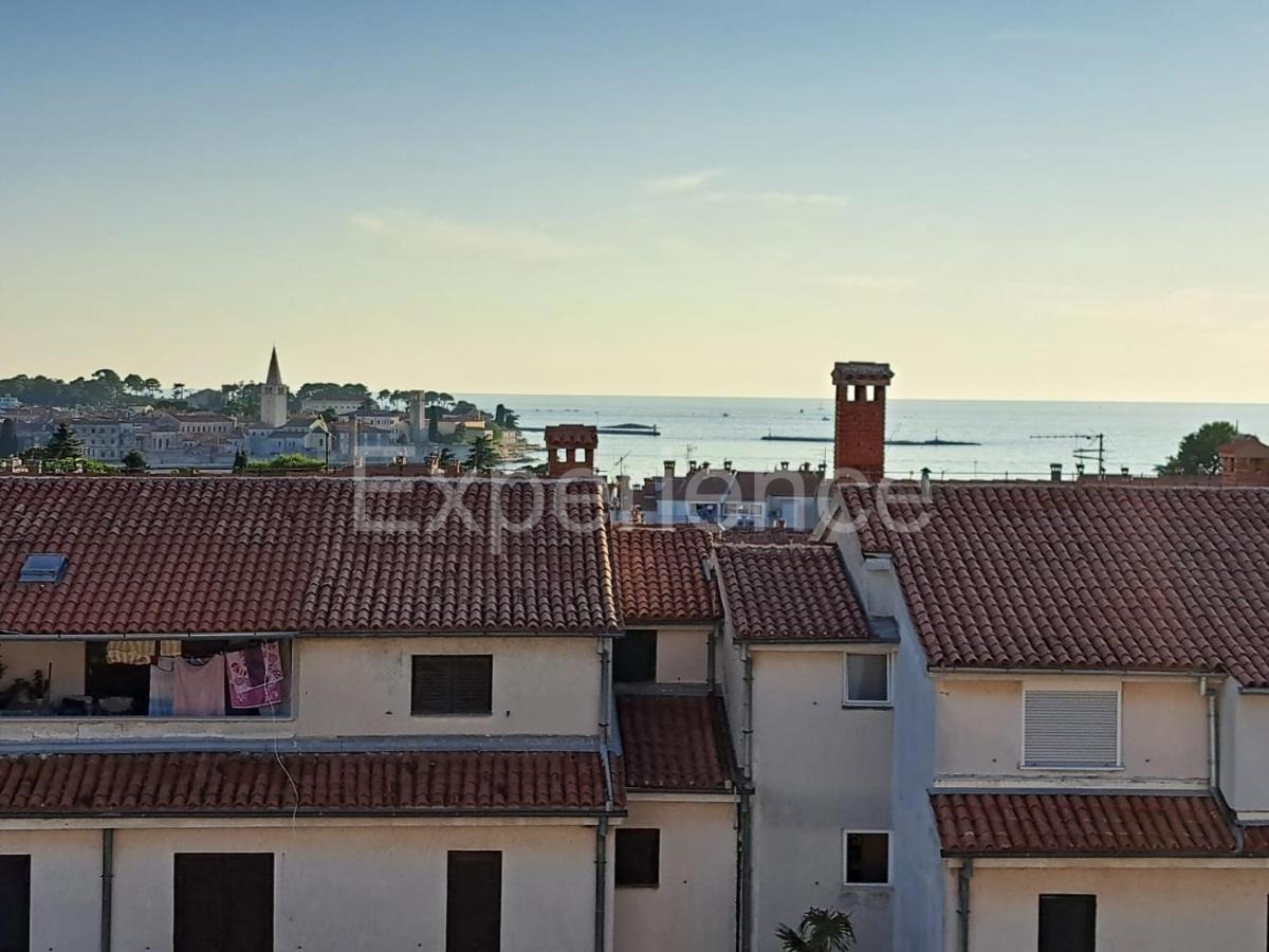 Parenzo - appartamento con 3 camere da letto, VISTA MARE!