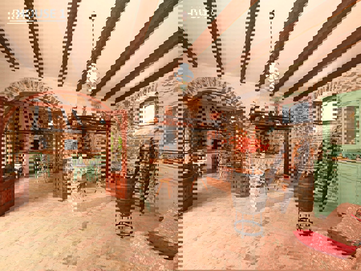 Un Villaggio Idilliaco Dove la Tradizione Incontra la Natura Incontaminata