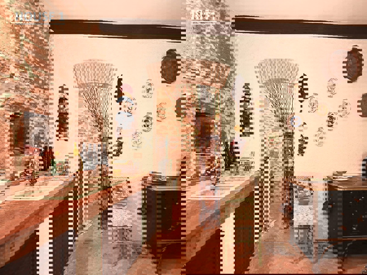 Un Villaggio Idilliaco Dove la Tradizione Incontra la Natura Incontaminata