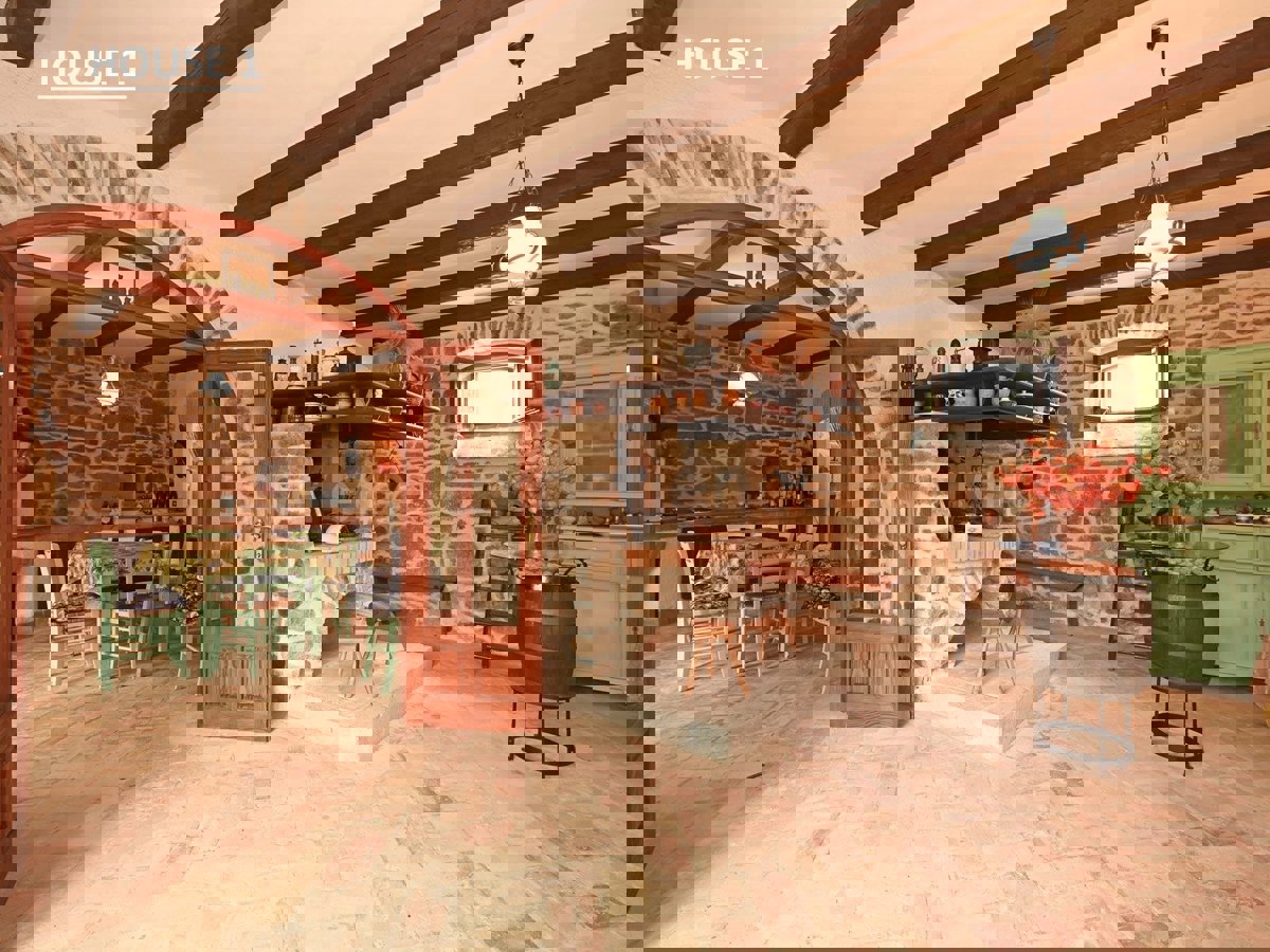 Un Villaggio Idilliaco Dove la Tradizione Incontra la Natura Incontaminata