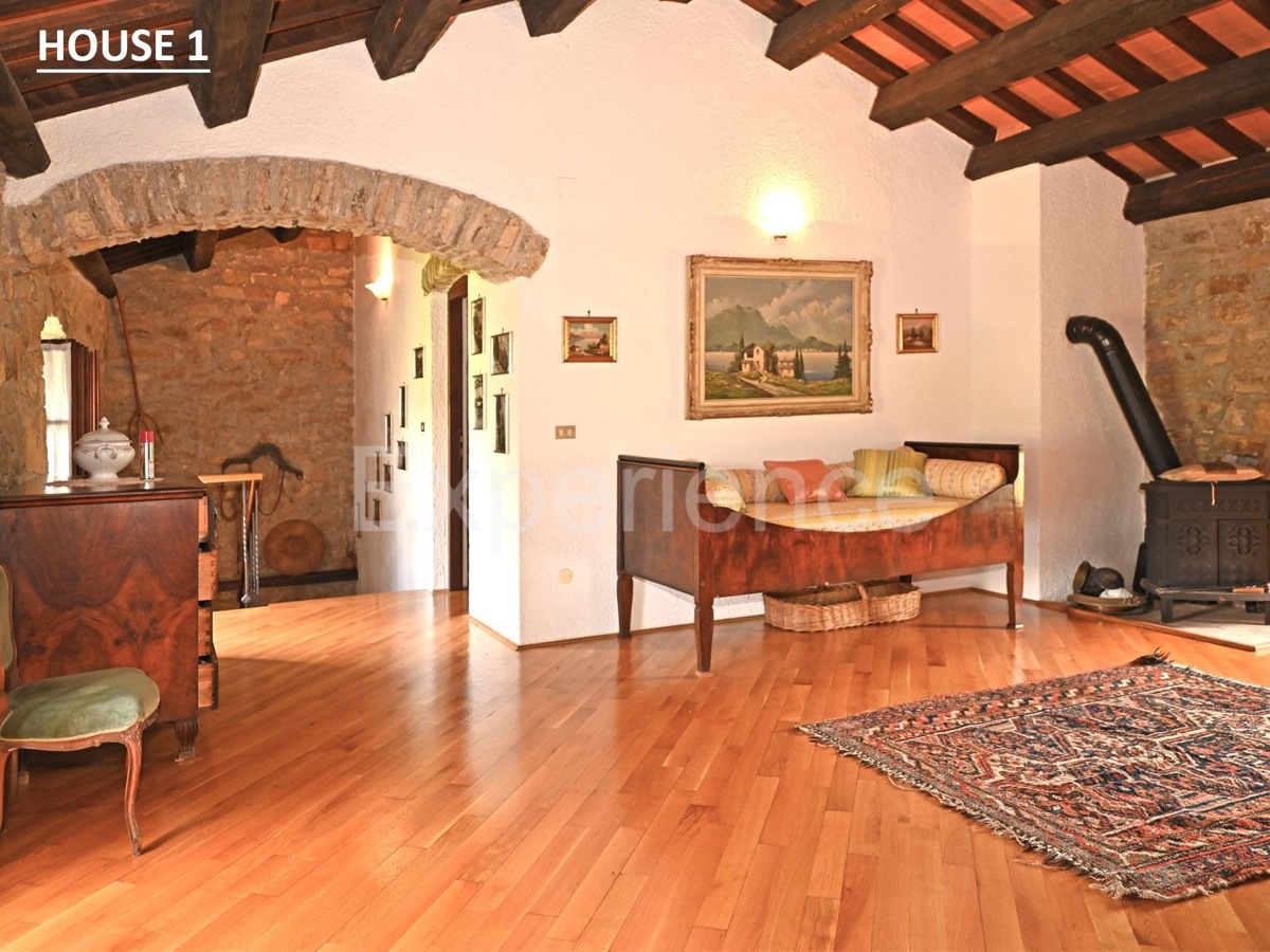 Villaggio istriano privato – 4 case, 3,4 ha + terreno edificabile, infrastrutture