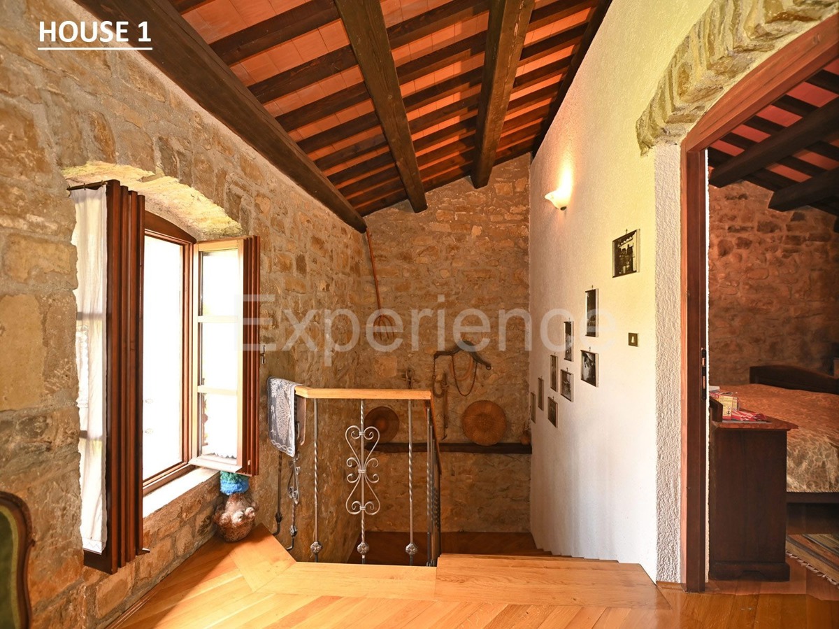 Villaggio istriano privato – 4 case, 3,4 ha + terreno edificabile, infrastrutture