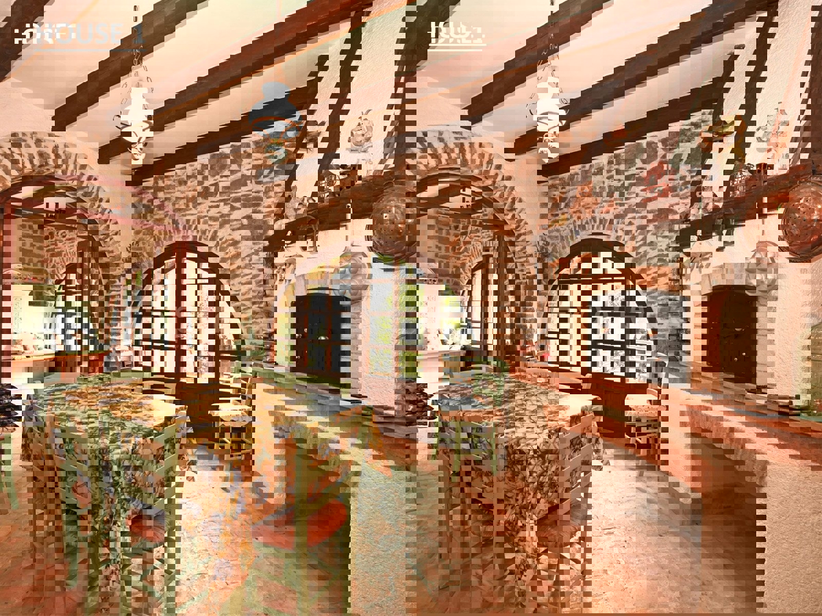 Un Villaggio Idilliaco Dove la Tradizione Incontra la Natura Incontaminata