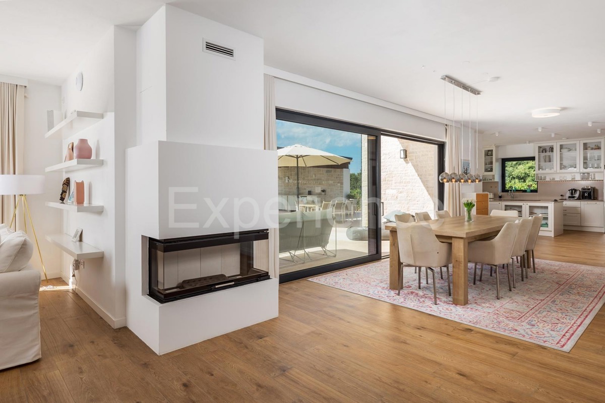 POSIZIONE ESCLUSIVA - lussuosa villa (400 m²) con VISTA MARE aperta!