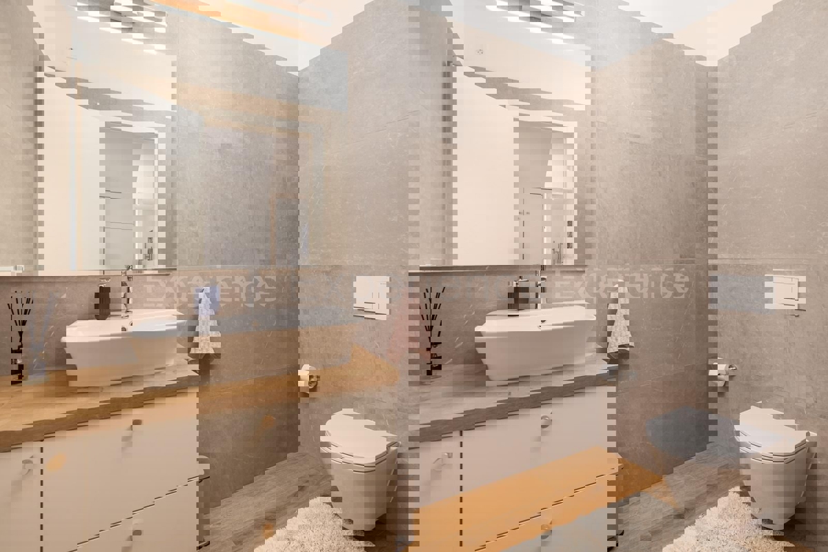 POSIZIONE ESCLUSIVA - lussuosa villa (400 m²) con VISTA MARE aperta!