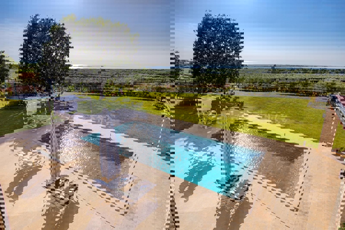 POSIZIONE ESCLUSIVA - lussuosa villa (400 m²) con VISTA MARE aperta!