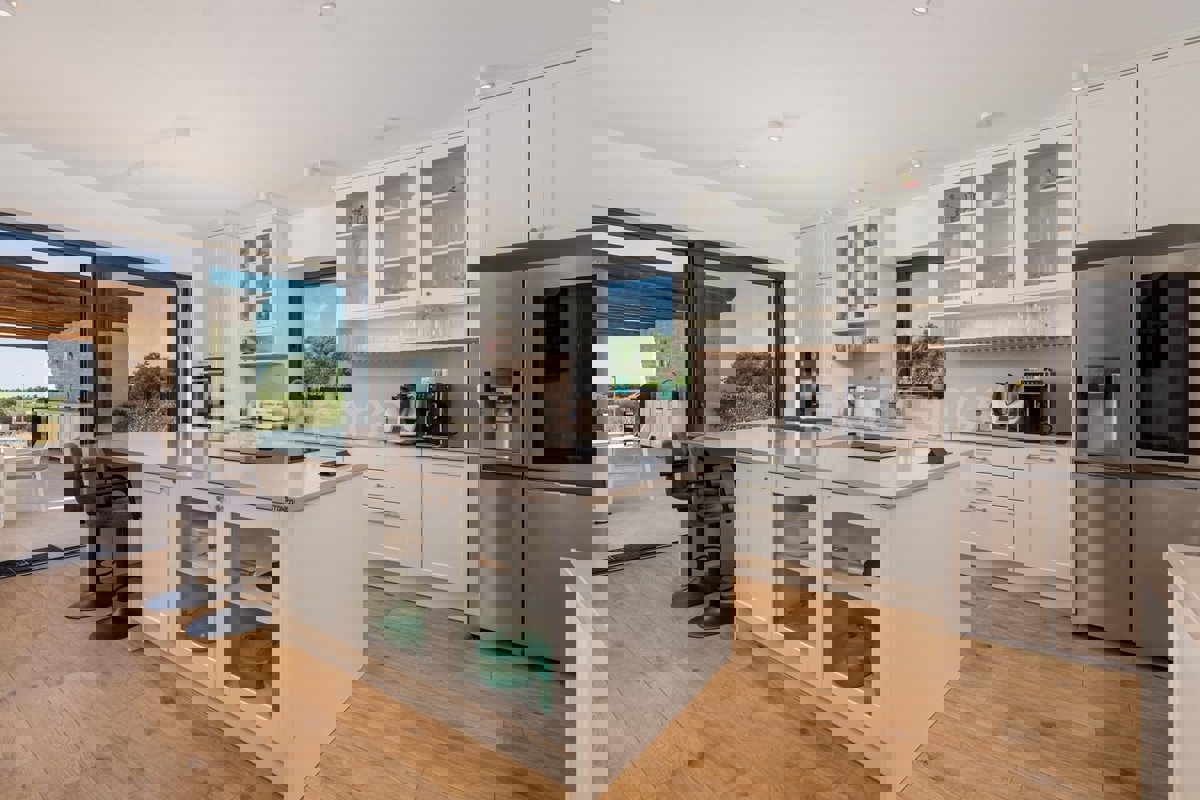 POSIZIONE ESCLUSIVA - lussuosa villa (400 m²) con VISTA MARE aperta!