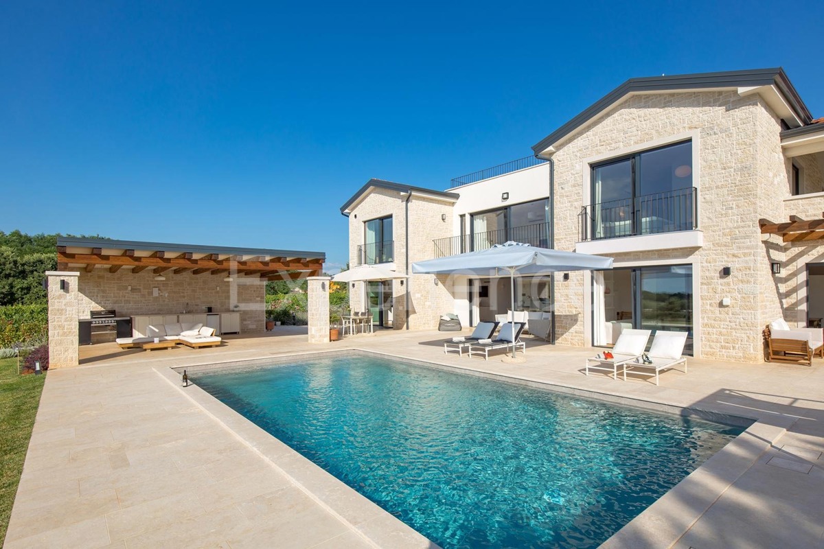 POSIZIONE ESCLUSIVA - lussuosa villa (400 m²) con VISTA MARE aperta!