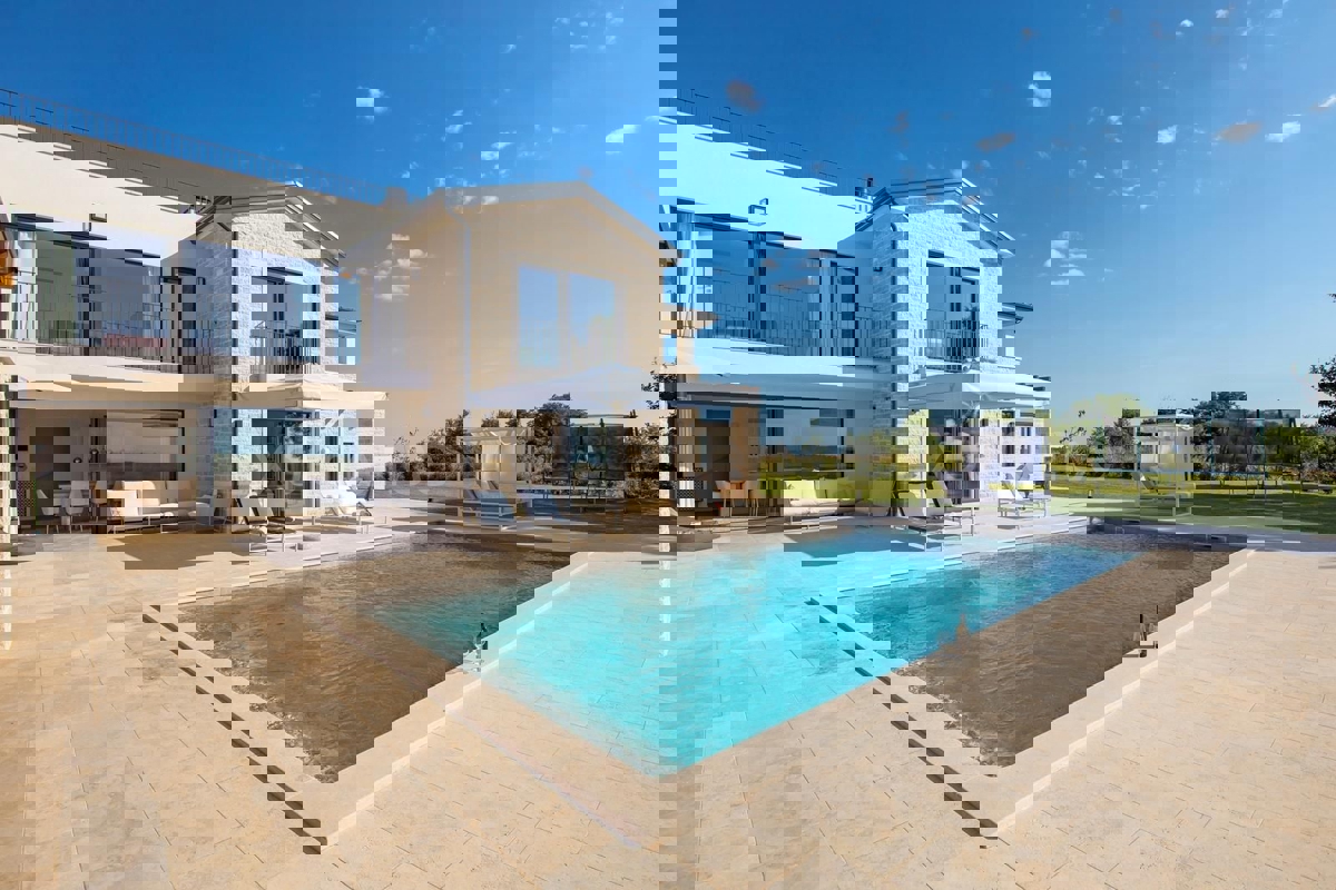 POSIZIONE ESCLUSIVA - lussuosa villa (400 m²) con VISTA MARE aperta!