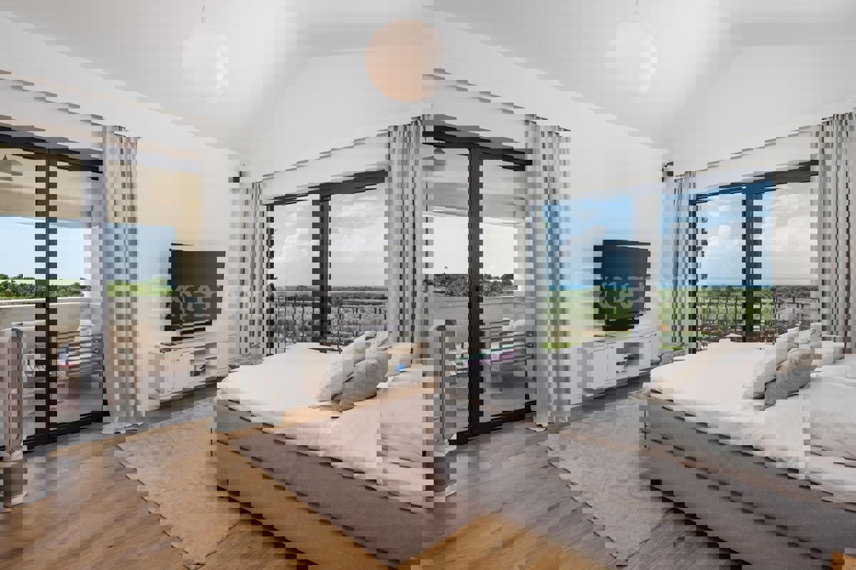 POSIZIONE ESCLUSIVA - lussuosa villa (400 m²) con VISTA MARE aperta!