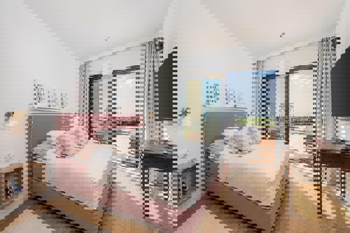 POSIZIONE ESCLUSIVA - lussuosa villa (400 m²) con VISTA MARE aperta!