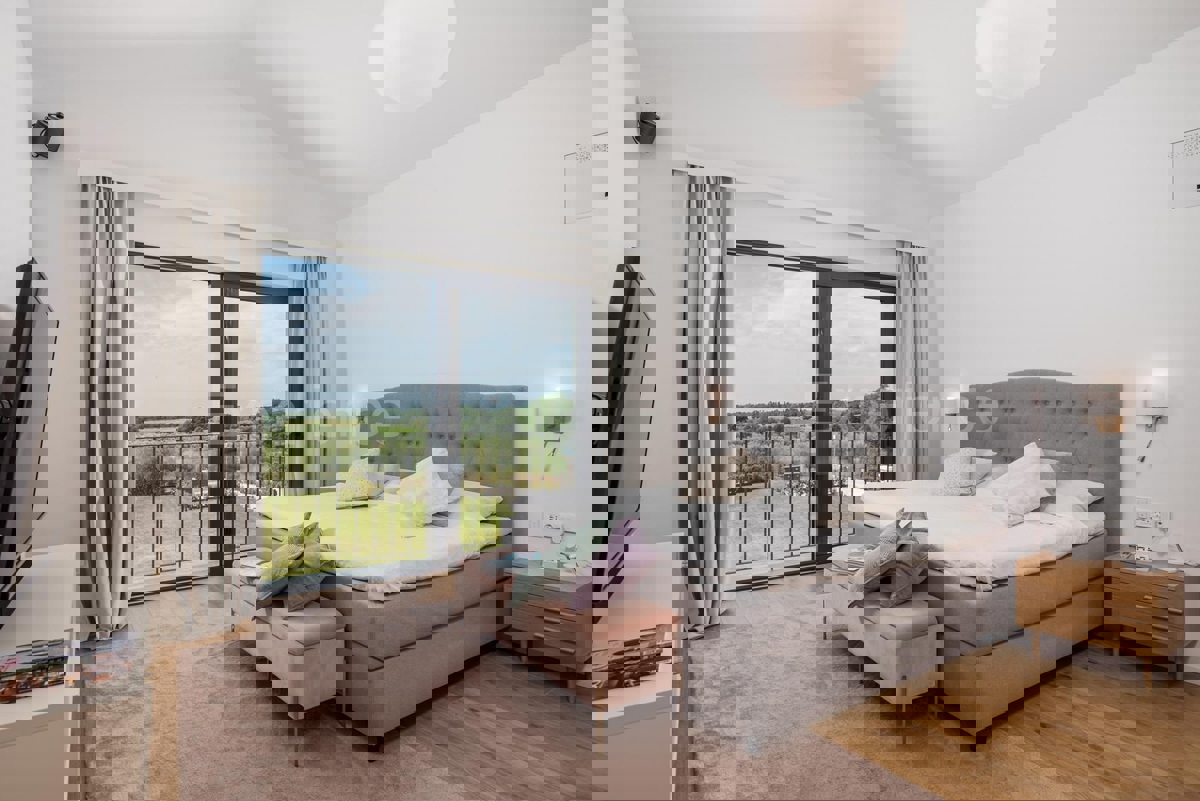 POSIZIONE ESCLUSIVA - lussuosa villa (400 m²) con VISTA MARE aperta!