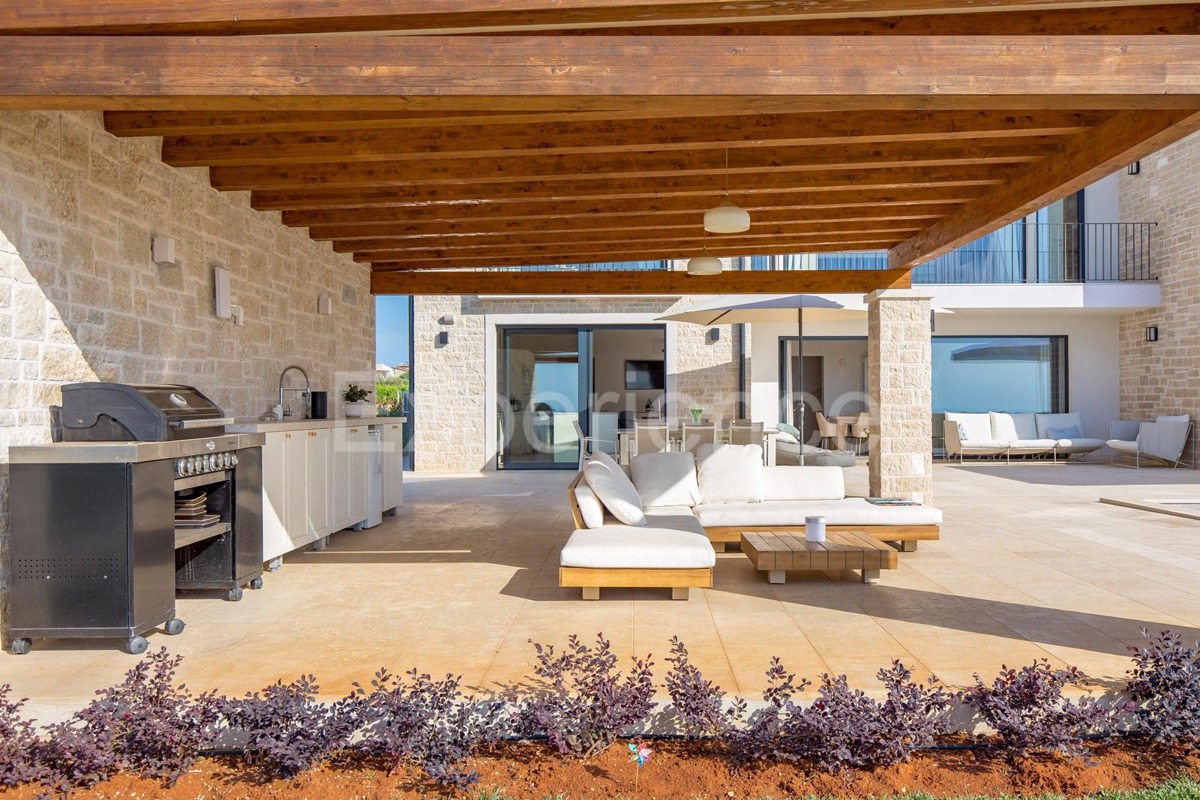 POSIZIONE ESCLUSIVA - lussuosa villa (400 m²) con VISTA MARE aperta!