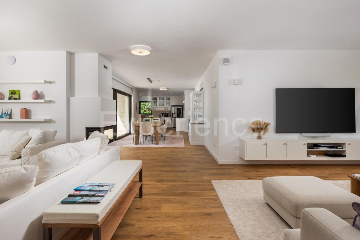 POSIZIONE ESCLUSIVA - lussuosa villa (400 m²) con VISTA MARE aperta!