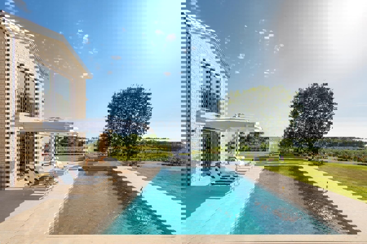 POSIZIONE ESCLUSIVA - lussuosa villa (400 m²) con VISTA MARE aperta!