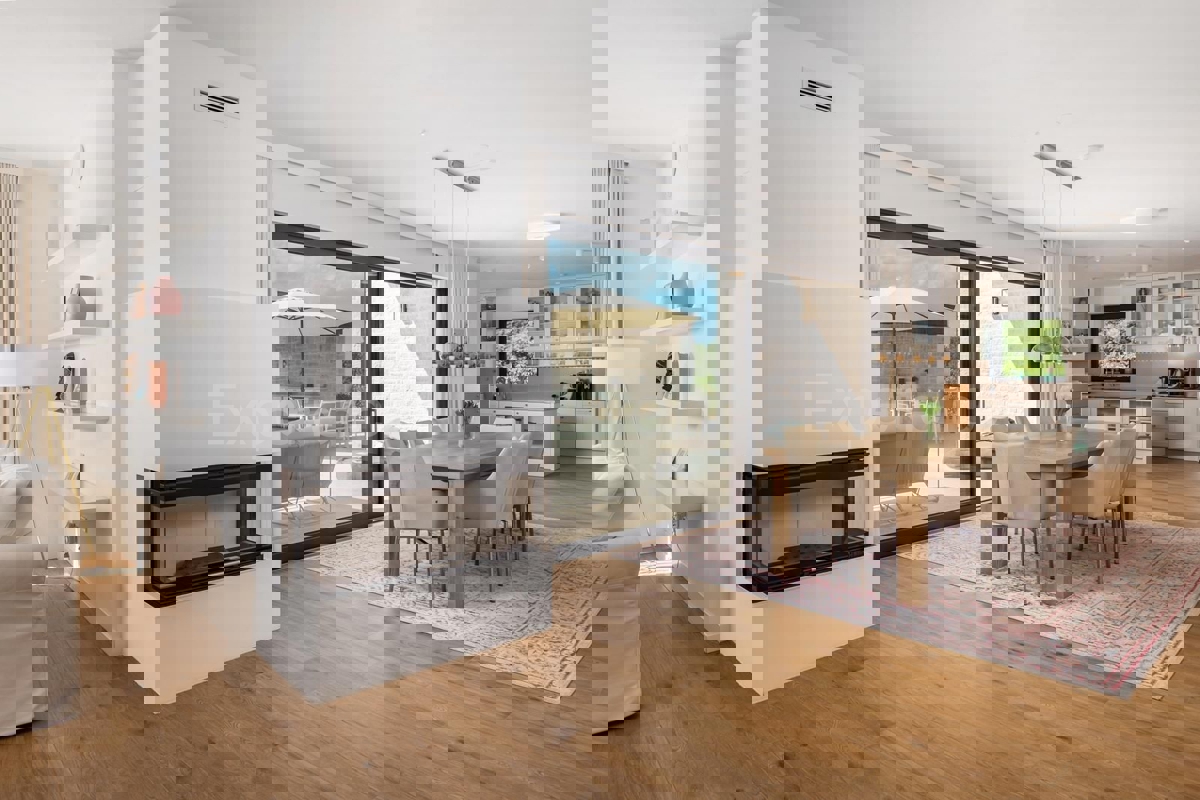 POSIZIONE ESCLUSIVA - lussuosa villa (400 m²) con VISTA MARE aperta!