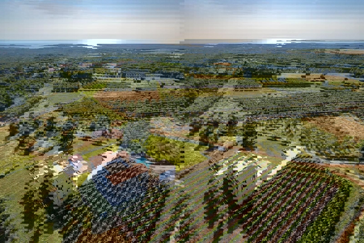 POSIZIONE ESCLUSIVA - lussuosa villa (400 m²) con VISTA MARE aperta!