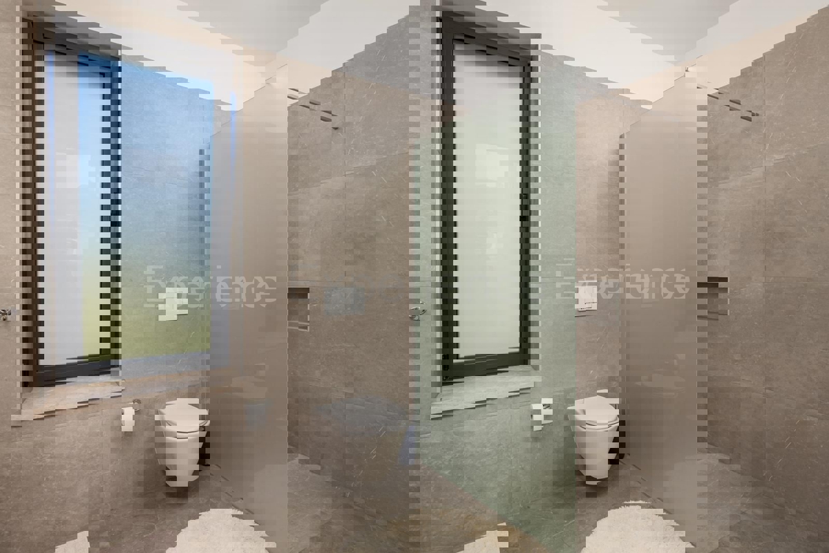 POSIZIONE ESCLUSIVA - lussuosa villa (400 m²) con VISTA MARE aperta!