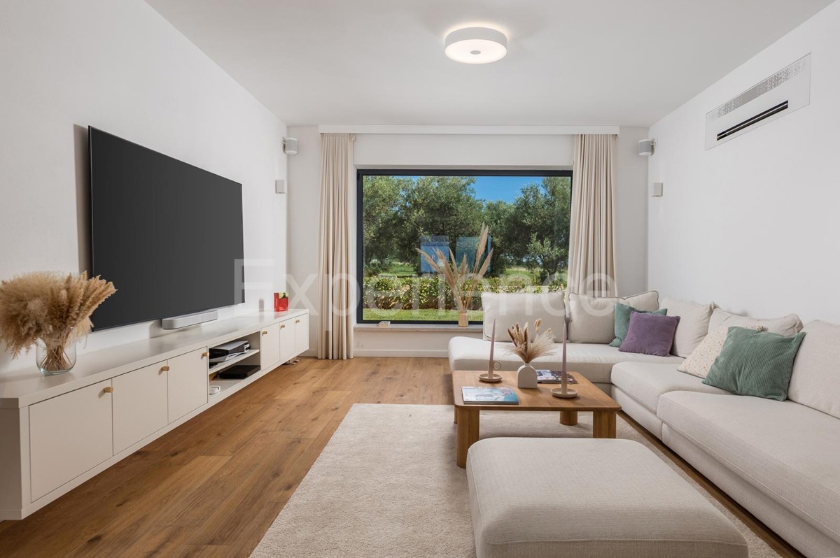 POSIZIONE ESCLUSIVA - lussuosa villa (400 m²) con VISTA MARE aperta!