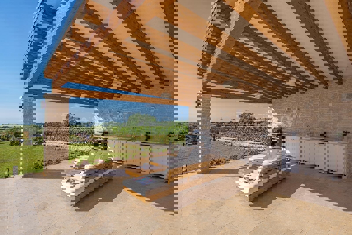 POSIZIONE ESCLUSIVA - lussuosa villa (400 m²) con VISTA MARE aperta!