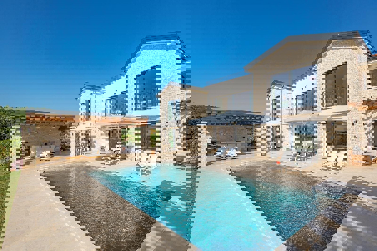 POSIZIONE ESCLUSIVA - lussuosa villa (400 m²) con VISTA MARE aperta!