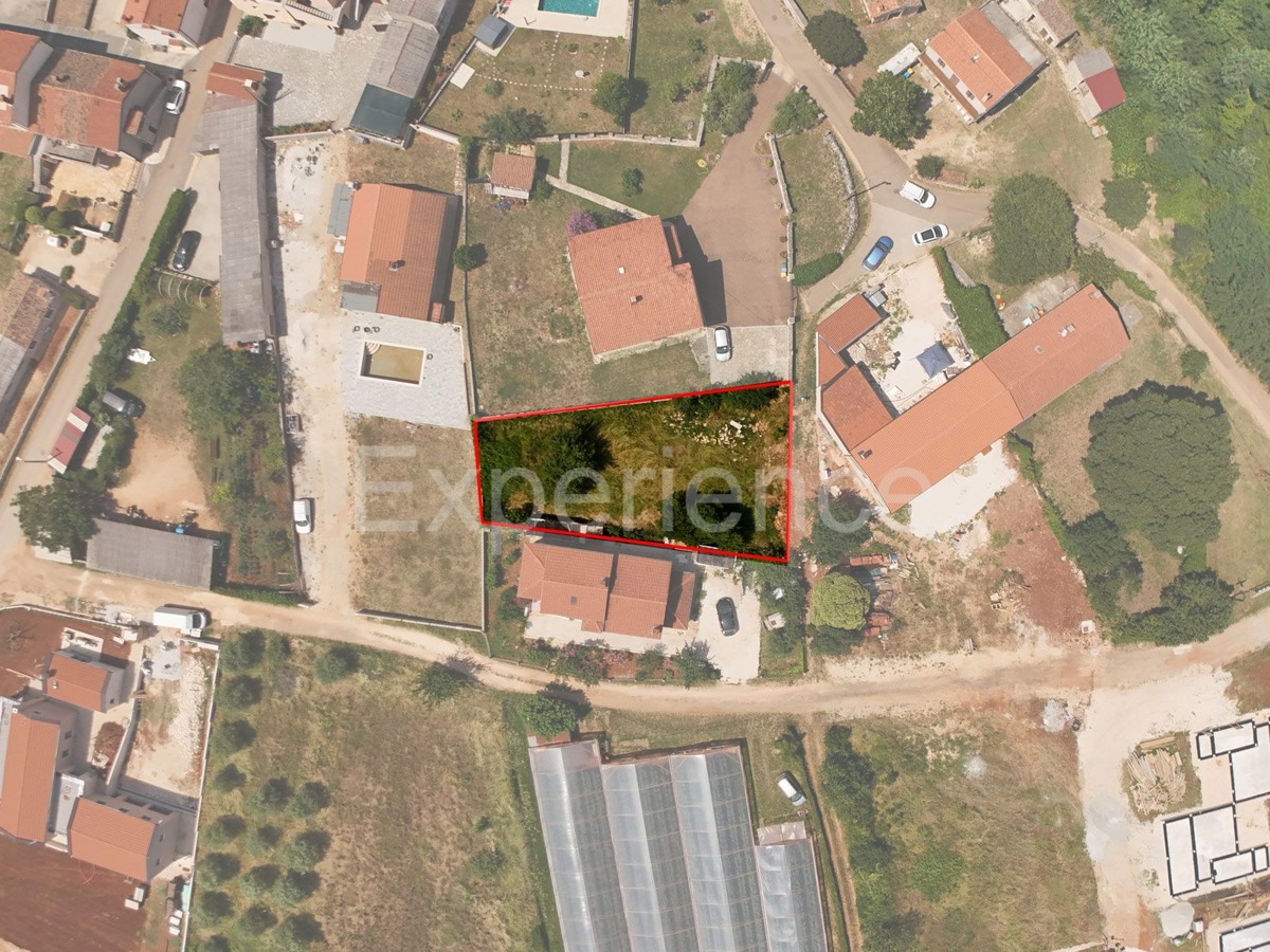 Zona di Parenzo – 10 km dal mare e da Parenzo, terreno edificabile