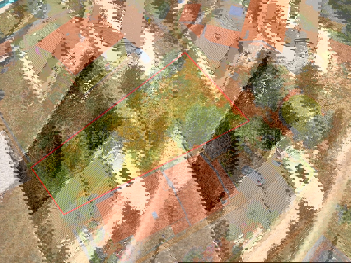 ISTRIA, Kaštelir - terreno edificabile, superficie 550 m²