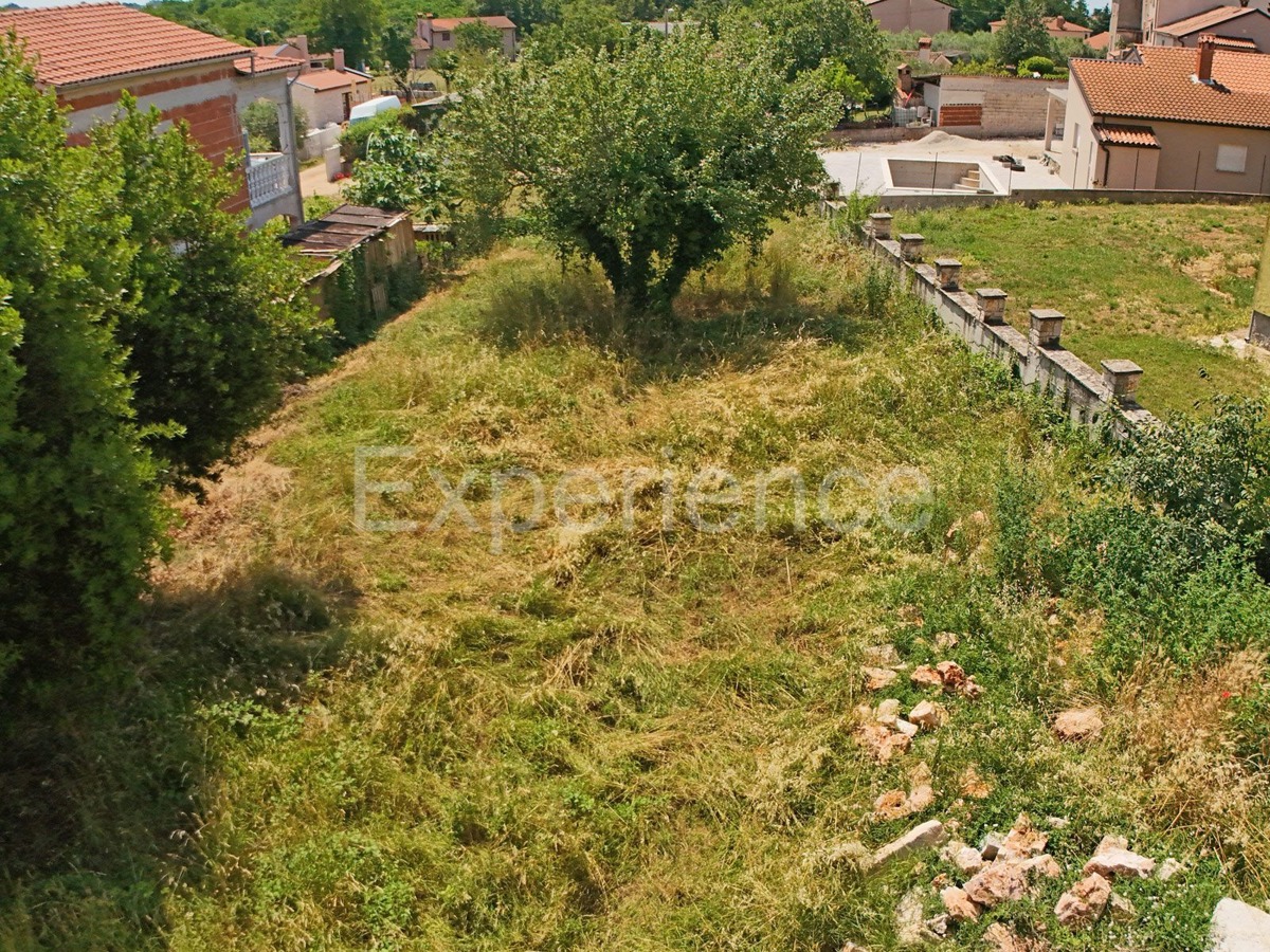 Zona di Parenzo – 10 km dal mare e da Parenzo, terreno edificabile